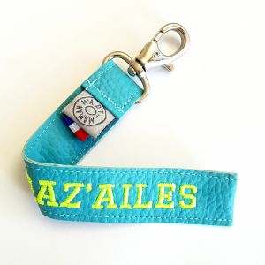 Porte clé brodé turquoise