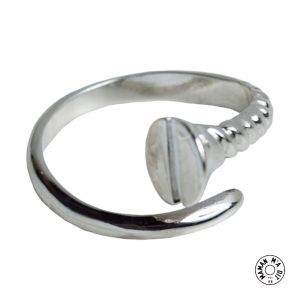 Bague clou en argent
