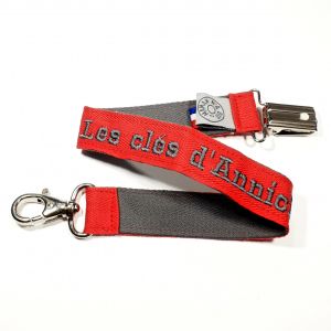 Attache clés  rouge et gris