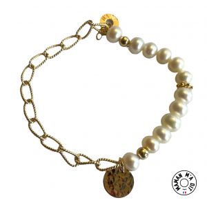 Bracelet chaine torsadée et perles de culture 7 mm médaille martelée